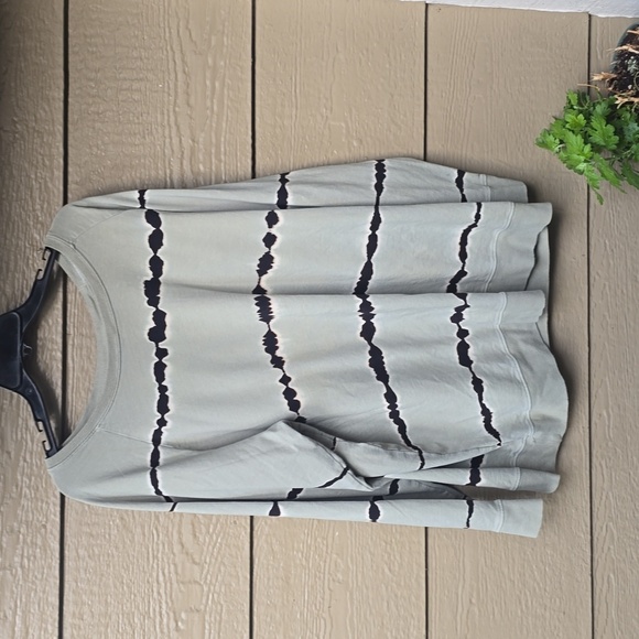 Torrid Classic Fit Active sweatshirt- Terry Stripe Tie-Dye Sage Green 3x - Picture 8 of 10